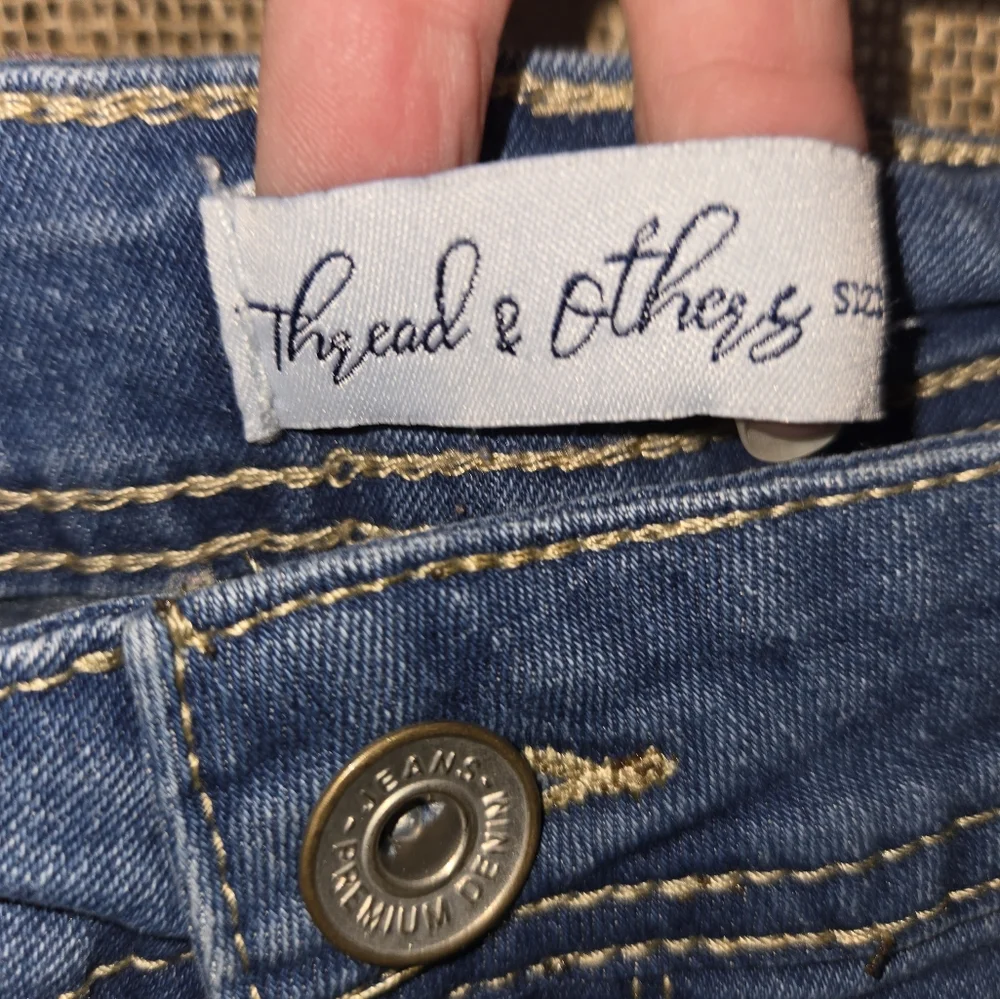 Women's Juniors Thread And Others Distressed Raw Hem Jeans Pants Size 13/31 - Picture 6 of 15